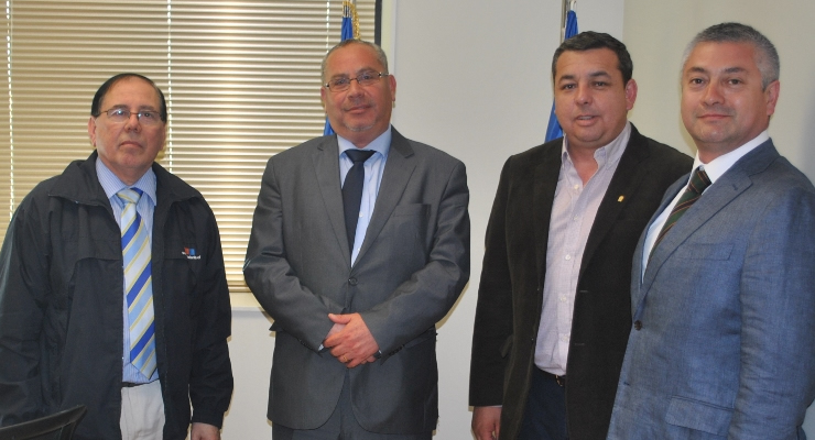 ALCALDE DE CABO DE HORNOS SE REUNIÓ CON CONTRALOR REGIONAL